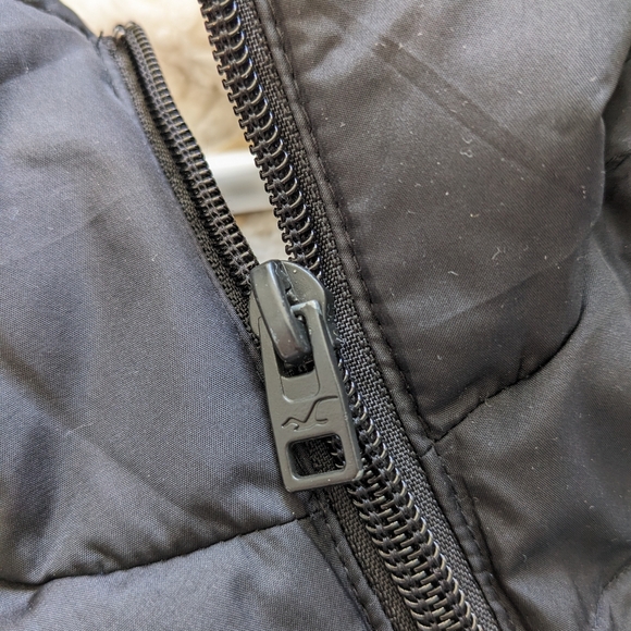 Hollister Fur-lined Hooded Puffer Vest | XS | EUC - Picture 12 of 12